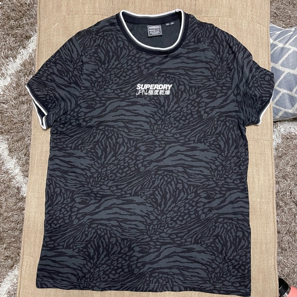 Superdry Matching T-shirt and Sweat Shorts - Picture 6 of 7